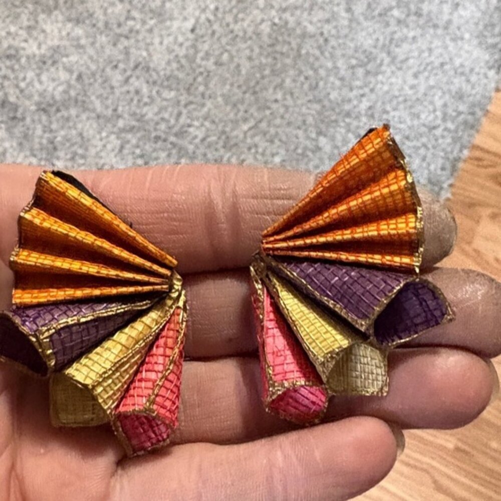 VINTAGE HANDMADE ETHNIC MULTICOLORED RAFFA FABRIC HOLLOW FAN POST 1.2" EARRINGS - Picture 4 of 8
